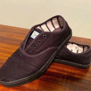 Tom’s shoes black